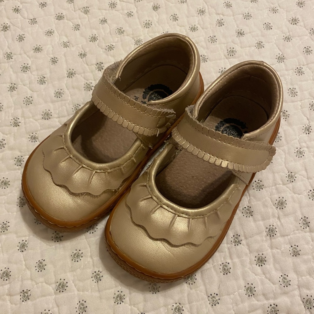 Livie & Luca Ruche Classic Mary Jane, size 8, champagne
